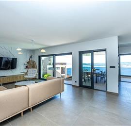 4 bedroom villa with infinity pool and sea views in Crikvencia, Rijeka, sleeps 8